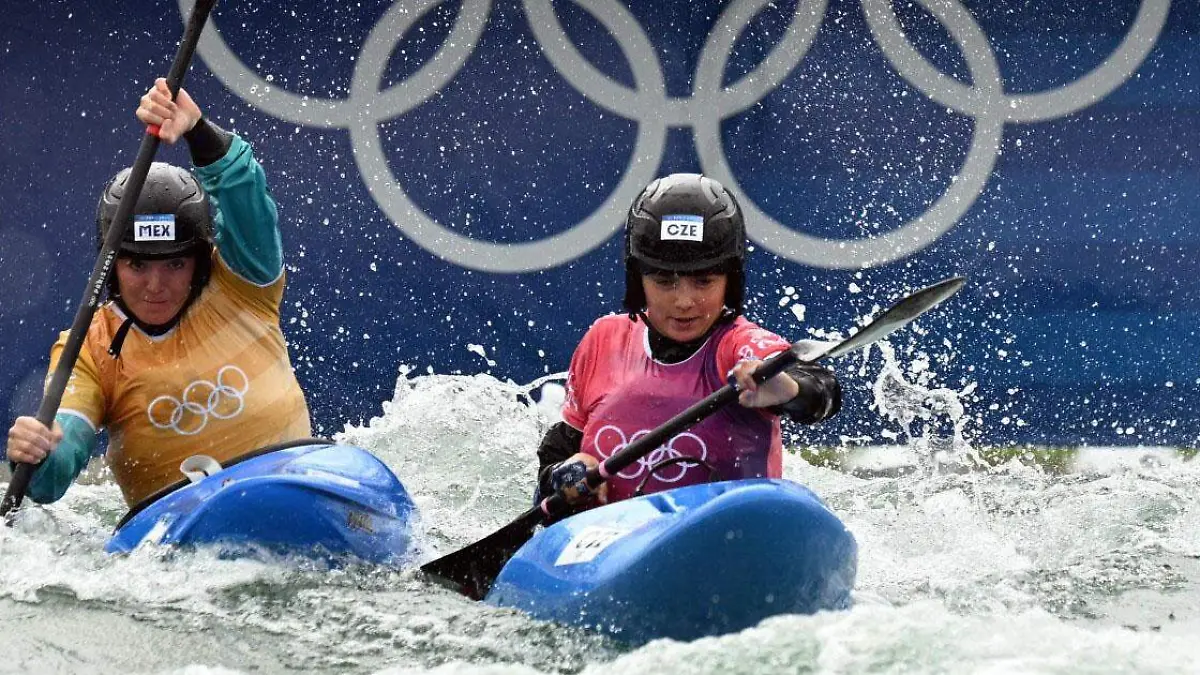 Sofía Reinoso desafiando las aguas y a las competidoras en Estadio Náutico de Vaires-sur-Marne